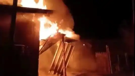 Karabük'te Alevler İçinde Kalan İki Ev, Yerle Bir Oldu!