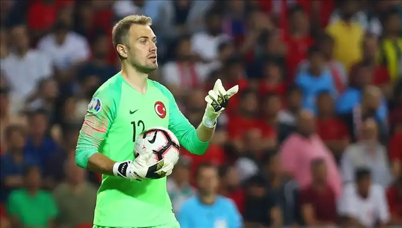 Milli Kaleci Mert Günok Futbolu Bırakma Yaşını Açıkladı: Futbolseverleri Şaşırttı!