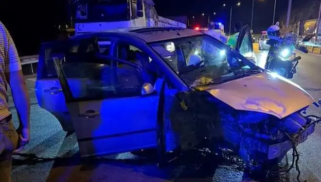 Otomobil Bariyere Çarptı: Feci Kazanın Ardında Yatan Sebepler Neler?