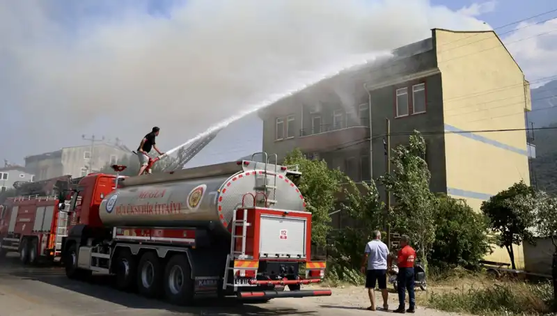 Çatı Katı Yangını: Korku Dolu Anlar ve Söndürme Mücadelesi