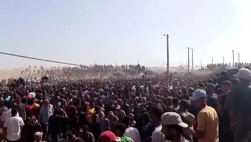 İsrail'in Filistinli Yardımseverlere Saldırısı: 30 Can Kayıbı ve Uluslararası Tepkiler