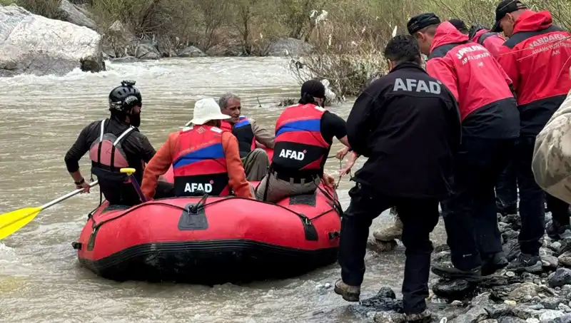 Zap Suyu Kenarında Mahsur Kalan 4 Kişi Kurtarıldı: Kıtalararası Kurtarma Operasyonu