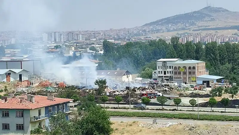Otluk Alandaki Yangın Deponun Küllerini Kaldırdı: Yetkililer Ne Dedi?