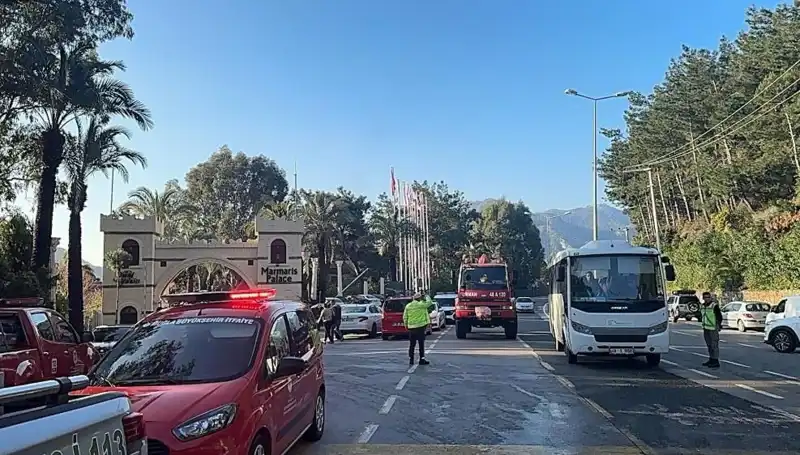 Muğla’da Beş Yıldızlı Otelin Yangını Tatilcileri Korkuttu