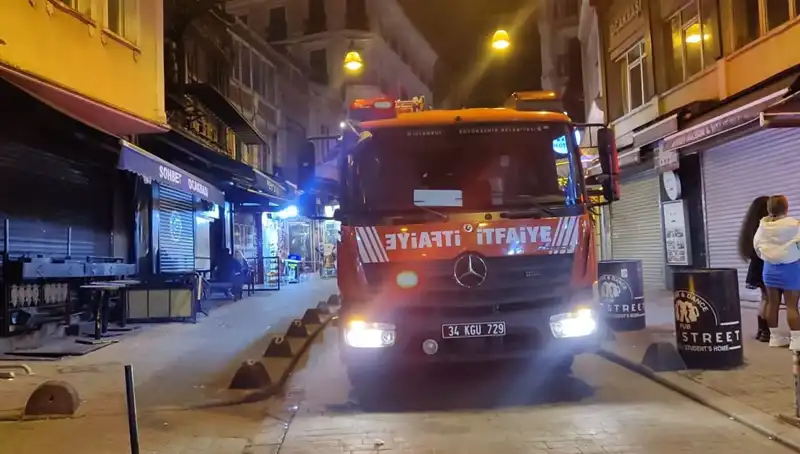 Beyoğlu'nda Asansör Boşluğuna Düşen Müşteri Hem Sağlık Hem Güvenlik Sorununu Gündeme Taşıdı