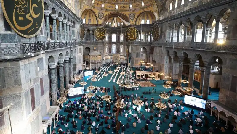 Ayasofya'nın Kapısını Kıran Sanığa Hapis Cezası Verildi: Olayın Detayları