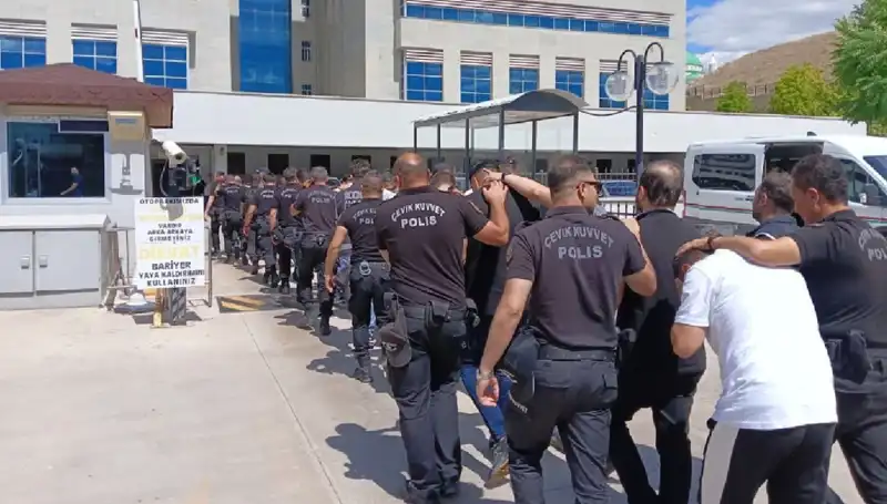 Ankara'da Tehditle Haraç Kesen Çeteye Şok Operasyon: Avukatlar da İçinde!