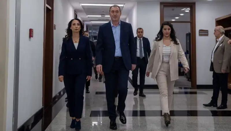 DEM Parti Heyeti Üç Farklı Partiyi Ziyaret Etti: Siyasi Turlar Devam Ediyor