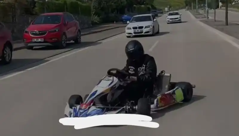 Go-Kart Sürücüsünün Yola Çıkan Tehlikeli Drift Gösterisi Şok Etti!