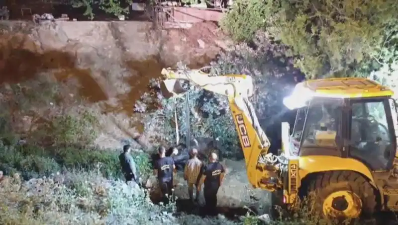 Hatay'da Mucizeler Gerçekleşti: İneğe Kurtarma Operasyonu