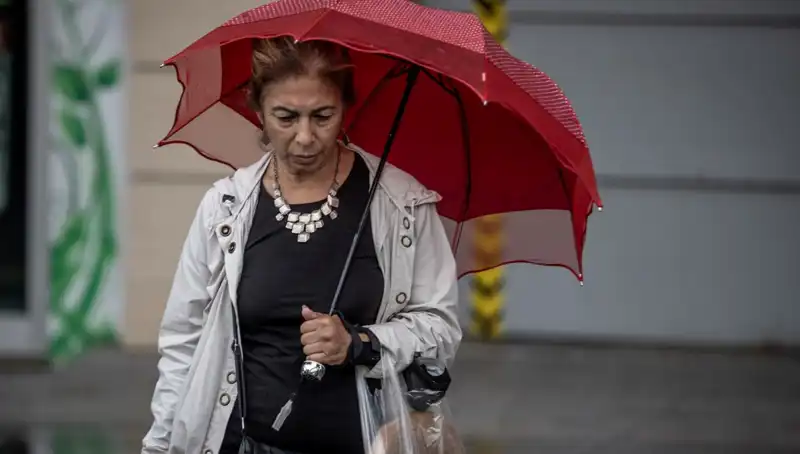 Meteoroloji'den Fırtına Uyarısı! Kentlerde Hızla Yükselen Rüzgar Tehlikesi