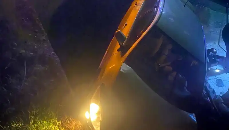 Adana'da Otomobil Devrildi: İki Yaralı ve Kaza Anına Dair Son Gelişmeler