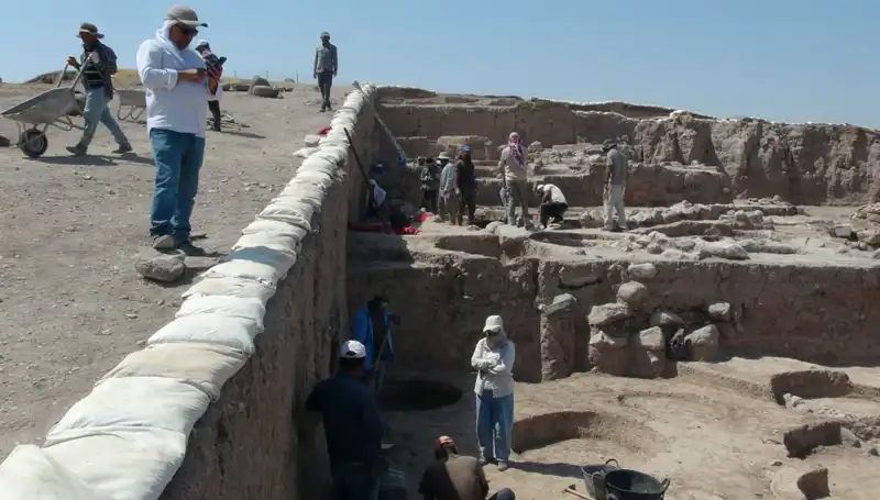 Sıcak Havalara Rağmen Kilis'teki Oylum Höyük'te Kazı Çalışmaları Devam Ediyor