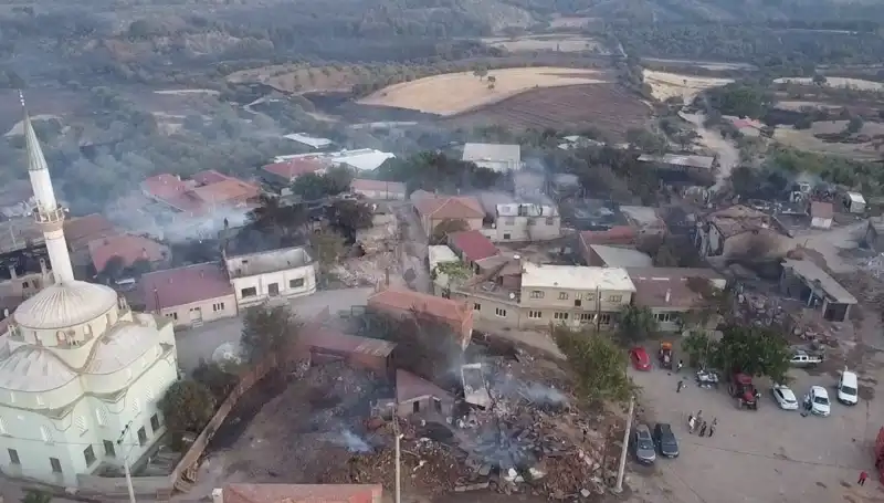 Çanakkale'de Büyük Orman Yangını: Havadan Görüntülerle Korkutan Manzara