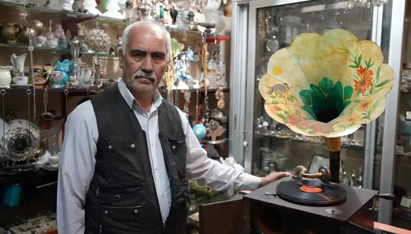 44 Yıldır Antikacılık Yapan Usta: Asırlık Gramofonların Bekçisi