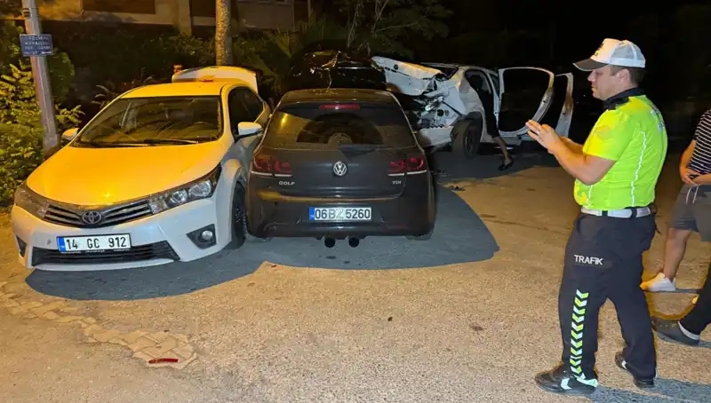 Alkollü Sürücünün Kaçışı: Sokağı Harabeye Çeviren Kaza!