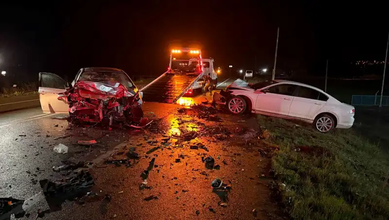 Çanakkale'de Trajik Kaza: Kafa Kafaya Çarpışma, 3 Ölü 1 Yaralı