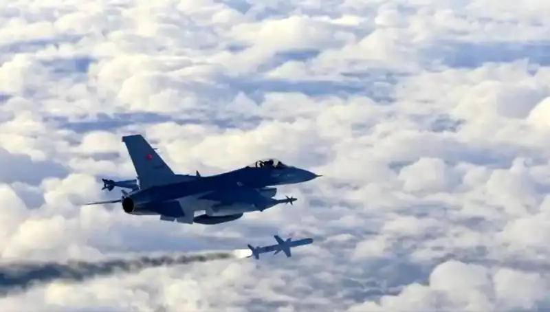 F-16 EDPOD: Kritik Testleri Geçerek Savunma Sanayisinde Devrim Yarattı