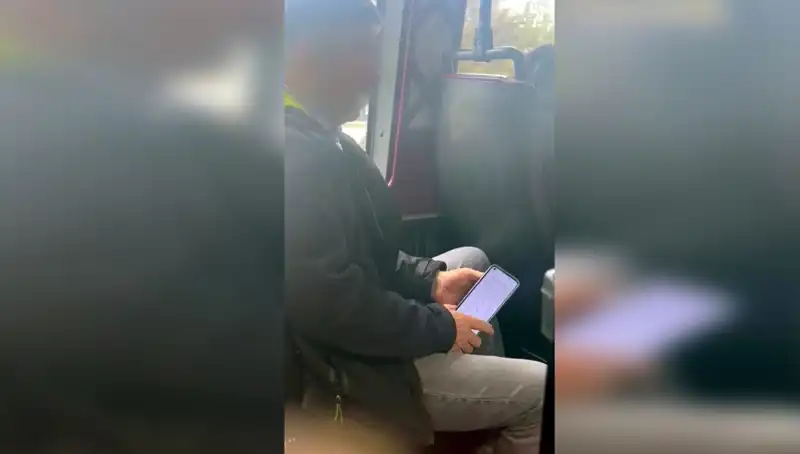Minibüste Genç Kızı Taciz Eden Şüpheli, Polisi Şaşırtan Bir Şekilde Yakalandı