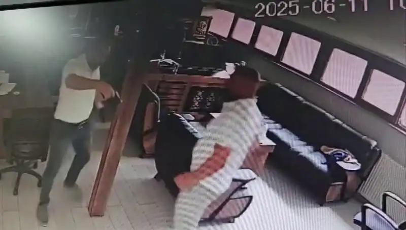 Alacak Verecek Kavgası: Kalfa, İş İnsanını Canından Etti