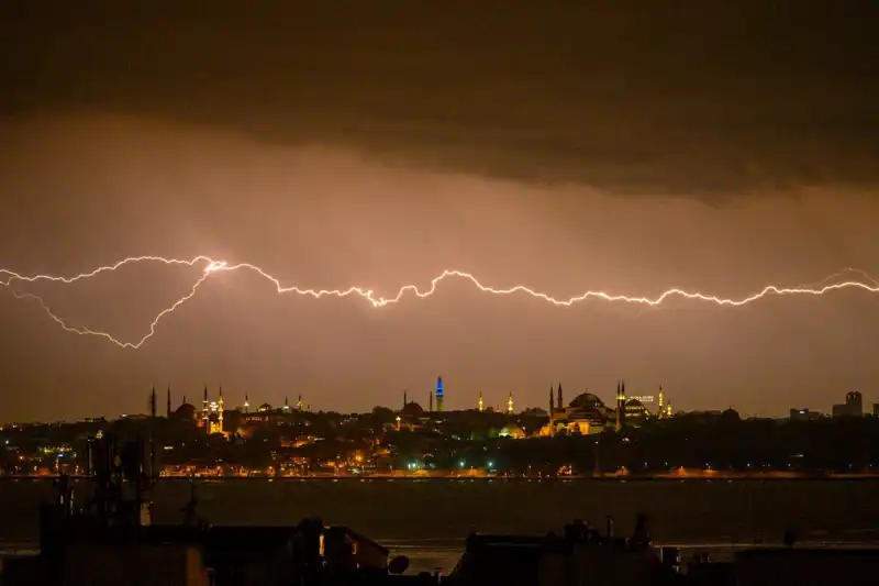 İstanbul'u Bekleyen Ani Hava Değişimi: Kar Geliyor mu?
