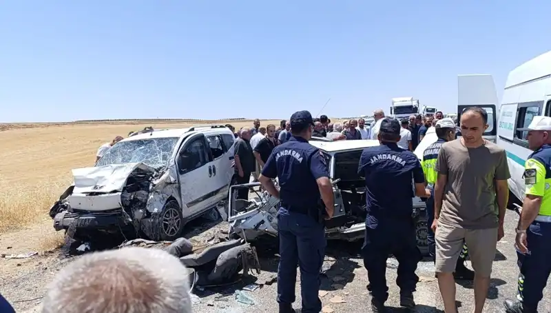 Otomobil ile Hafif Ticari Araç Çarpıştı: 4 Ölü, 1 Yaralı Korkunç Kaza