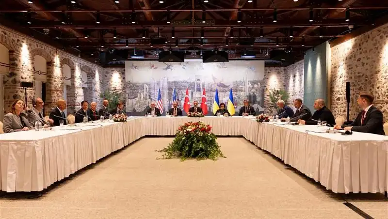 Barış Masasında Kritik Gelişmeler: Üçlü Toplantı Başladı