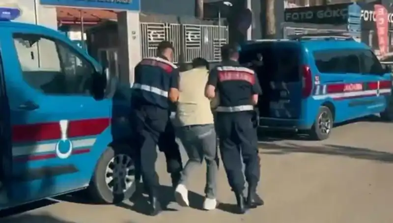 Türkiye Genelinde Suç Örgütlerine Büyük Operasyon: 74 Kişi Gözaltında