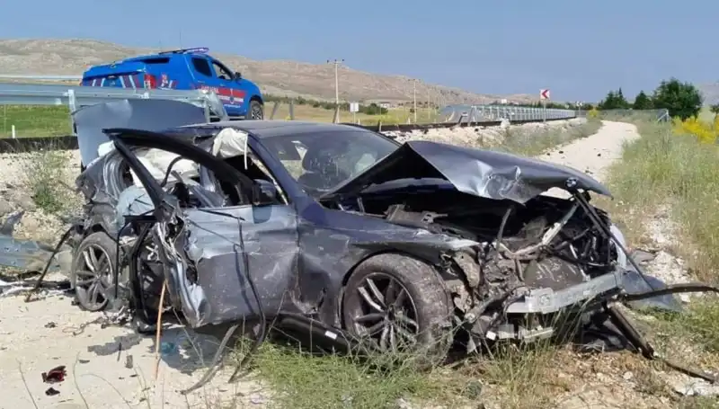 Sivas’ta Ölümcül İki Trafik Kazası: 9 Kişi Yaralandı
