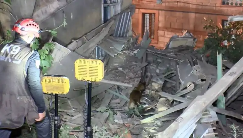 İstanbul'da Deprem Sonrası Drone Görüntüleriyle Yıkılan Bina İfşa Edildi