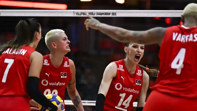 Türkiye-Japonya Voleybol Maçı: Filenin Sultanları Galibiyet İçin Ter Döküyor