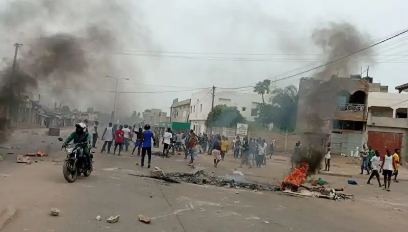 Togo'da Protestolar: Nehirlerde Zaplanan Cesetler ve Halkın Tepkisi