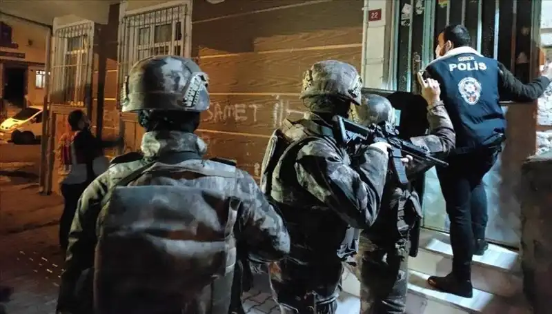 Adana'da Yoldaşlar Suç Örgütüne Şok Baskın: 41 Kişi Tutuklandı