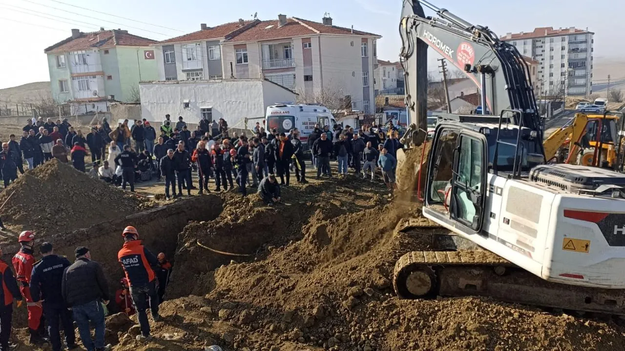 Ankara’da İnşaatta Göçük: 1 İşçi Hayatını Kaybetti, Arama Çalışmaları Sürüyor