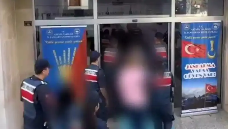 FETÖ Operasyonları Türkiye'yi Sarsıyor: 30 İlde 65 Kişi Tutuklandı