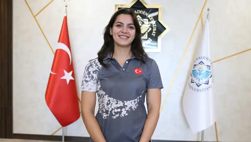 Altın Madalya Kazanan Esra’nın Hedefi Dünya Şampiyonluğu!