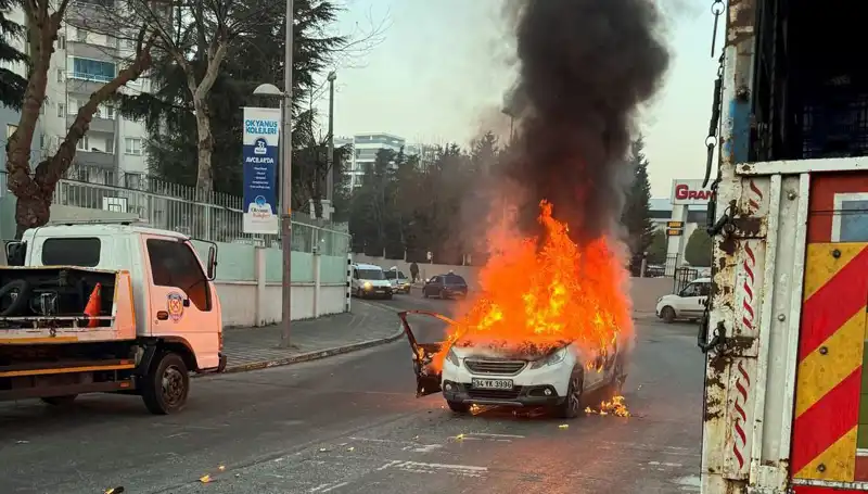 Alev Topuna Dönen Araç, Trafikte Korku Dolu Anlar Yaşattı!