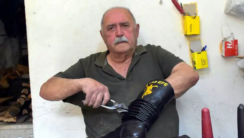 Tire'nin Lezzet Ustası Hasan, 64 Yıllık Tecrübesiyle Unutulmaz Tatlar Yaratıyor