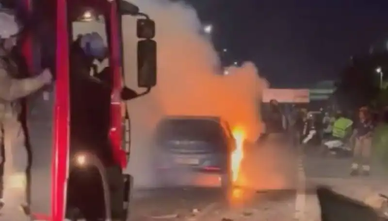Otoyolda Korkutan Kaza: Bariyerlere Çarpan Araç Alev Alev Yandı