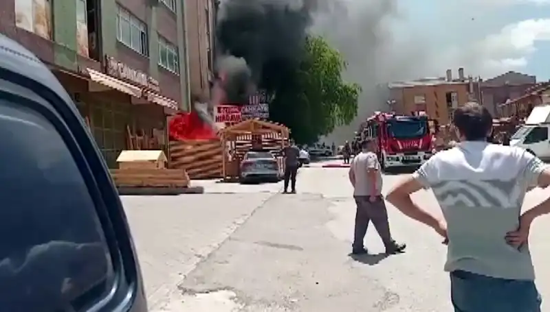 Ankara’da Yürekleri Saran Yangın: İş Yerleri Alev Alev!