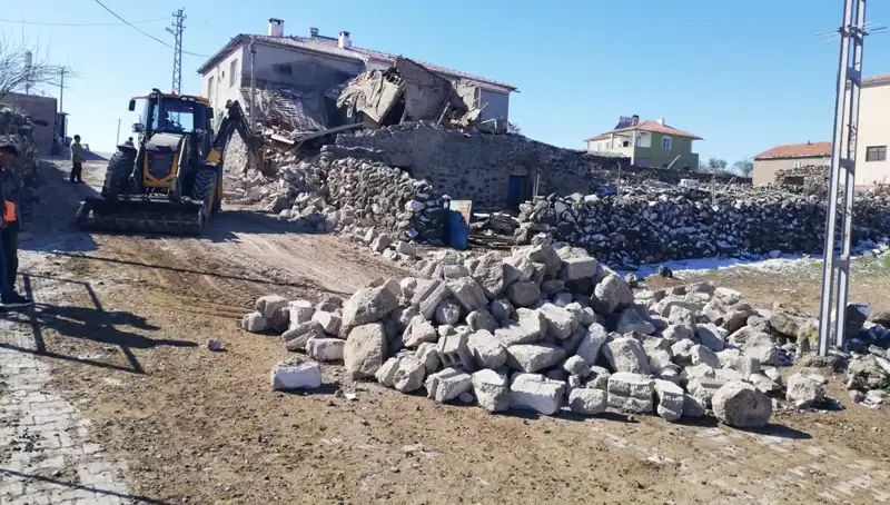 Kayseri'de Ahır Çöktü: 35 Küçükbaş Hayvan ve 2 Eşek Telef Oldu!