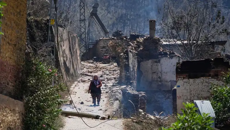 İzmir ve Bilecik’te Yangınların Yıktığı 415 Bina ve Yaraların İyileşmesi