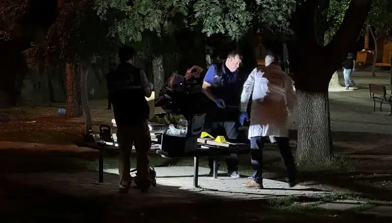 ** Cadde Ortasında Husumet Kanlı Bitti: 1 Ölü, 2 Yaralı!**