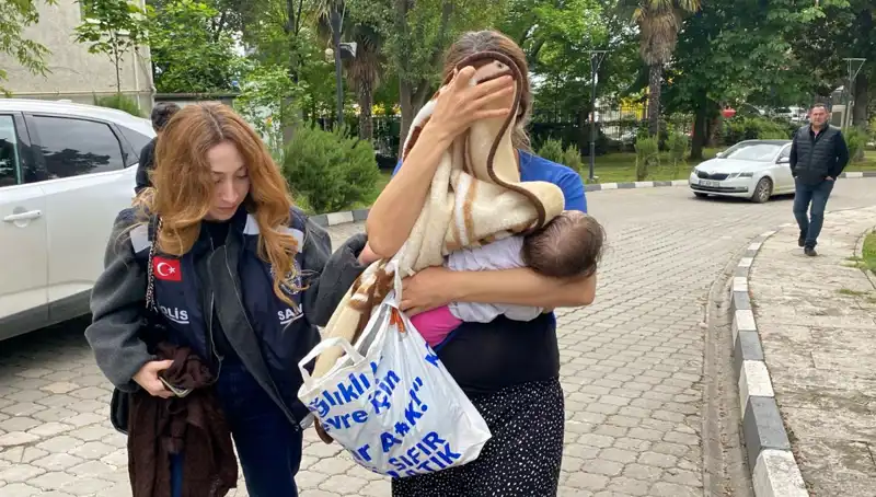 Kadın Hırsızlık Çetesi: Evlerden Değerli Eşyalara Hızla Erişim Sağladılar