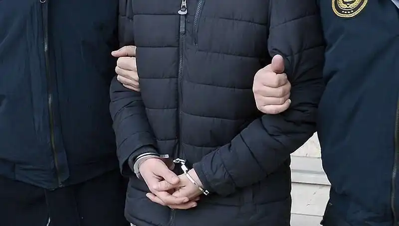 Samsun’da Hırsızlık ve Silahlı Tehdit Suçlarından Aranan Firari Hükümlü Ele Geçirildi