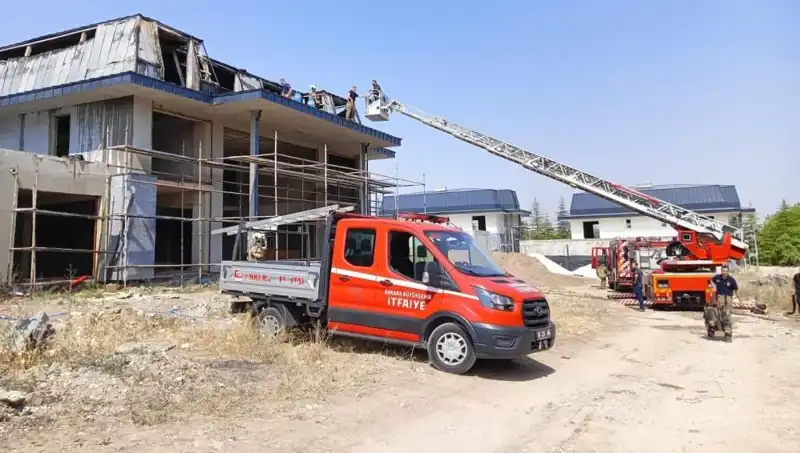 Ankara Gölbaşı'nda Villalarda Büyük Yangın Panik Yaratıyor!