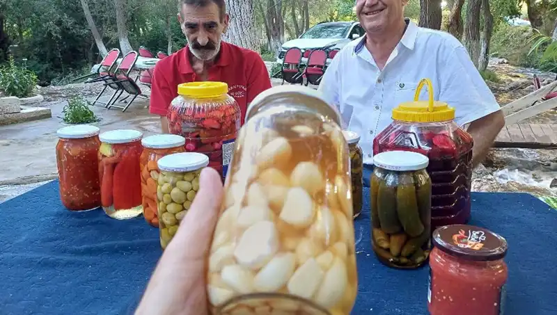 Geleneksel Bir Şifa Kaynağı: Araban Sarımsağı ile Yapılan Eşsiz Turşu