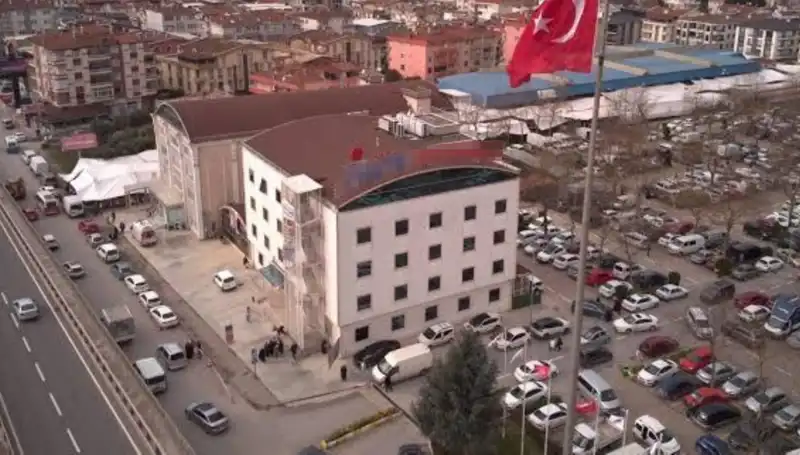 Deprem Mühürü Alan Hastanede Şok İddia: "Perde Betonları Kestiler"