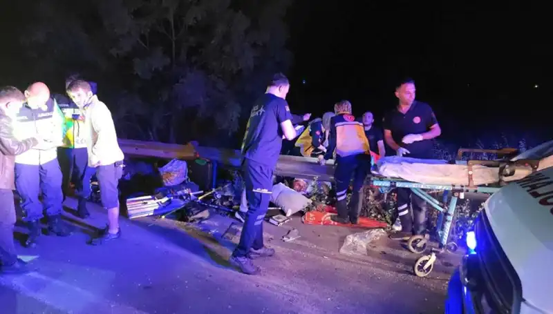 Minibüsten Savrulan Yolcuların Feci Kazası: Detaylar Ortaya Çıktı