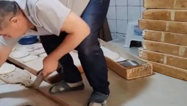 Pide Tezgahında Terlik İle Fırına Basan İşletmeye Dev Ceza: 105 Bin TL